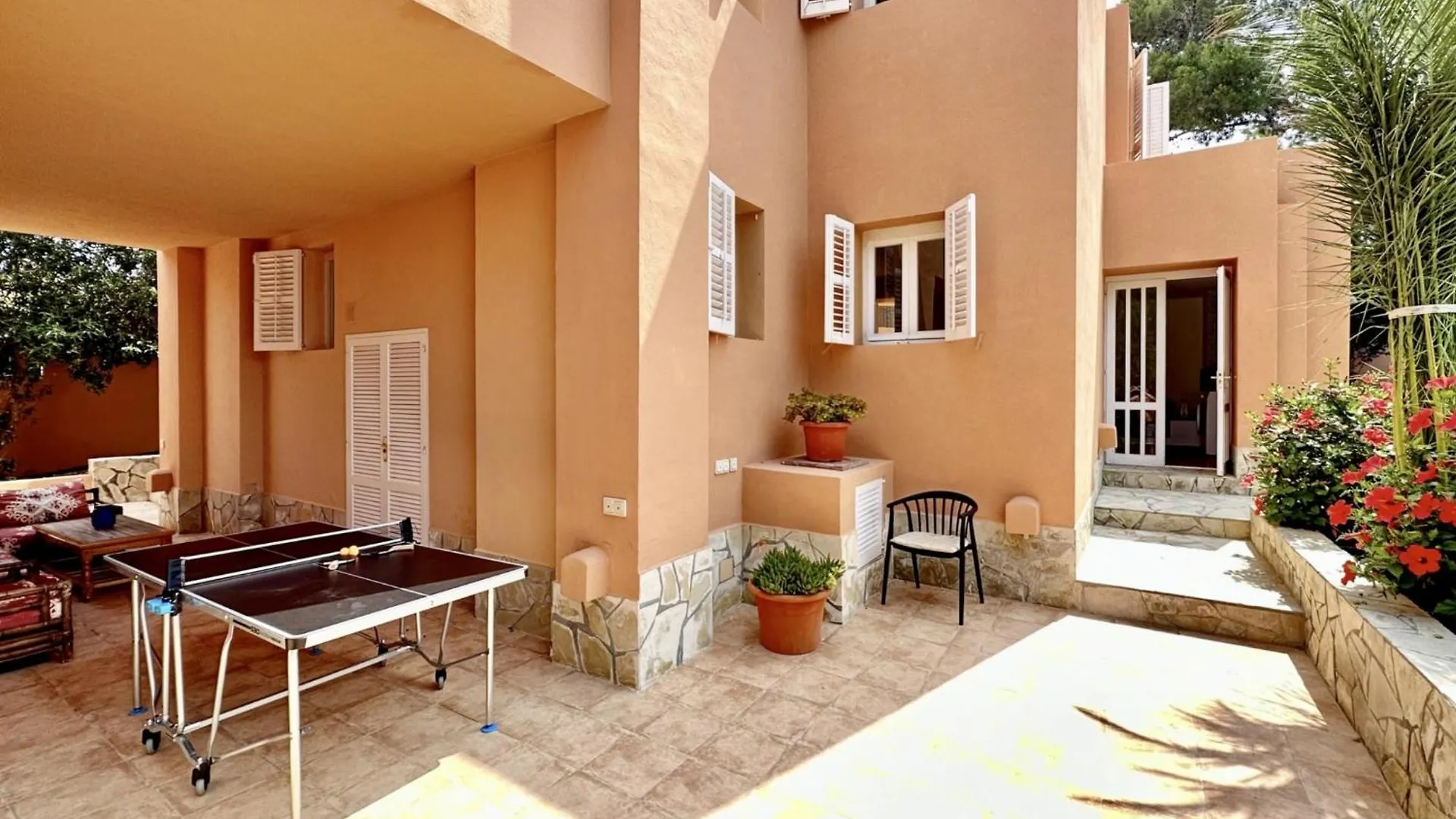 Villa With Pool Calo Den Real contacts